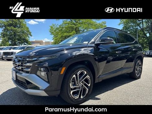 Used 2025 Hyundai Tucson Limited AWD/4WD image 1