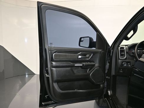 Used 2024 RAM 1500 Laramie AWD/4WD image 10