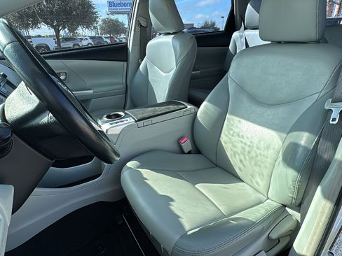 Used 2013 Toyota Prius V image 13