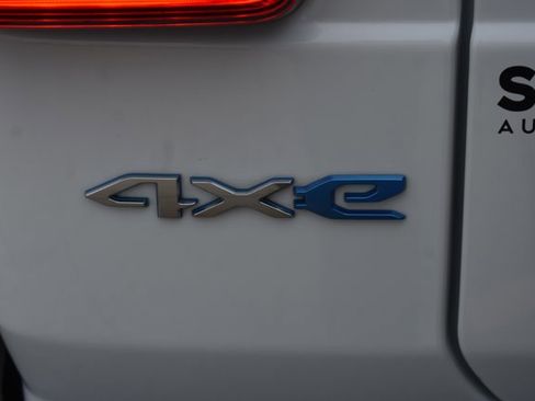 Used 2023 Jeep Wrangler Unlimited Sahara w/ Cold Weather Group image 7