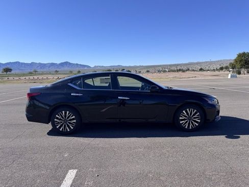Used 2024 Nissan Altima 2.5 SV image 6