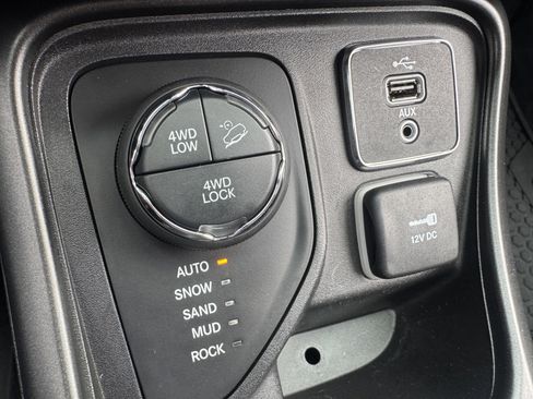 Used 2018 Jeep Compass Trailhawk w/ Leather Interior Group AWD/4WD image 35