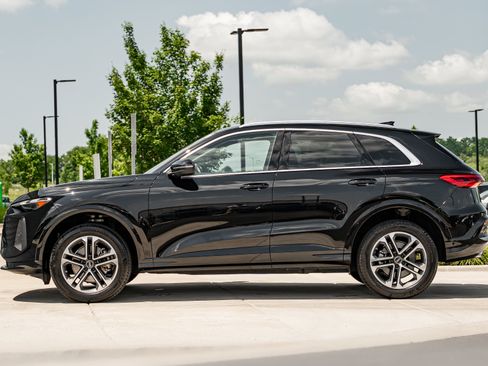 Certified 2025 Audi Q5 Premium w/ Convenience Package AWD/4WD image 6
