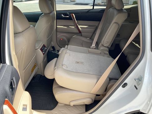 Used 2012 Toyota Highlander Limited w/ Tow Pkg AWD/4WD image 30