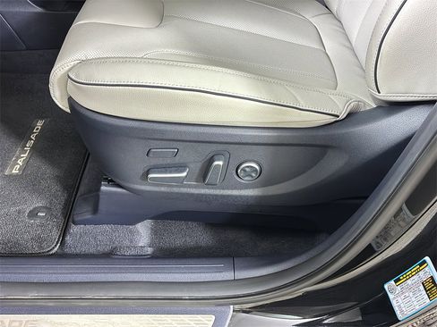 Used 2024 Hyundai Palisade Limited image 23