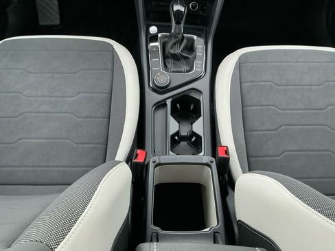 New 2025 Volkswagen Taos SE image 16