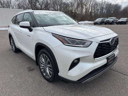 Certified 2021 Toyota Highlander Platinum image 3