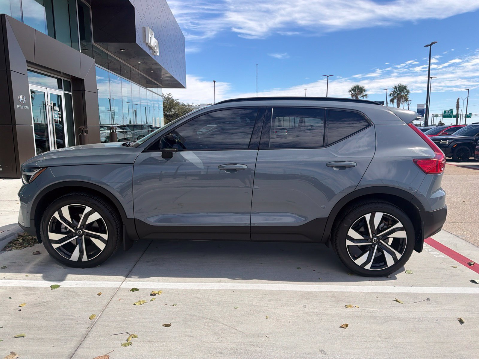 Used 2023 Volvo XC40 B4 Plus w/ Driver Assist Package FWD image 10