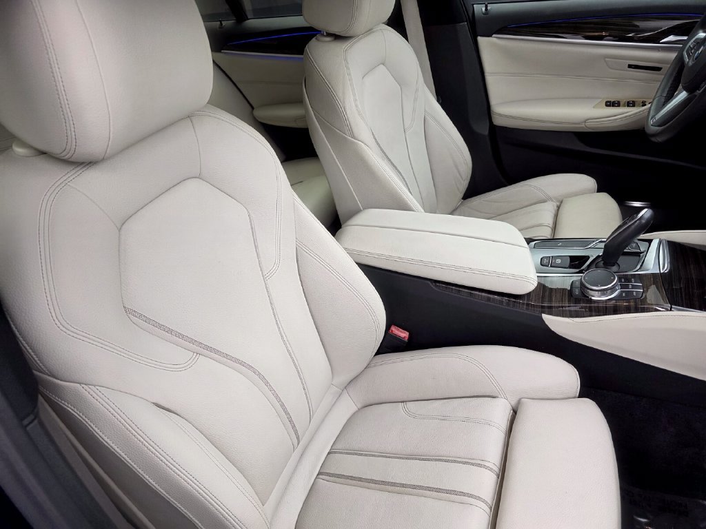 Used 2019 BMW 540i w/ M Sport Package RWD image 28