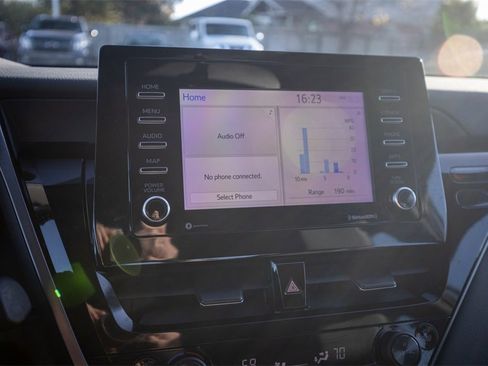 Used 2023 Toyota Camry SE image 17