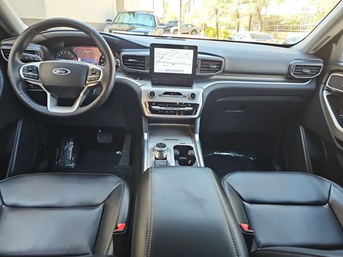 Used 2021 Ford Explorer XLT w/ Equipment Group 202A AWD/4WD image 14