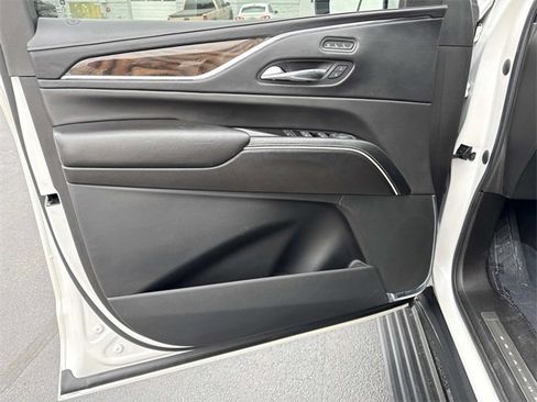 Used 2021 Cadillac Escalade ESV Premium Luxury Platinum image 9