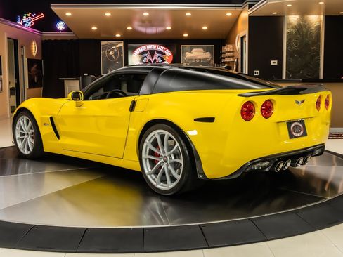Used 2013 Chevrolet Corvette Z06 w/ 2LZ Preferred Equipment Group RWD image 16