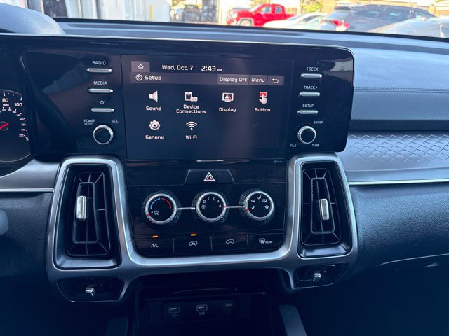 Certified 2023 Kia Sorento LX FWD image 16
