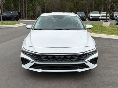 New 2026 Hyundai Elantra SE FWD image 2
