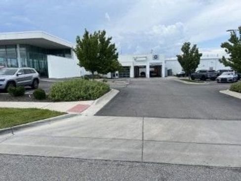 Used 2022 GMC Canyon AT4 image 2