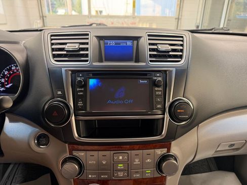 Used 2013 Toyota Highlander Limited AWD/4WD image 29
