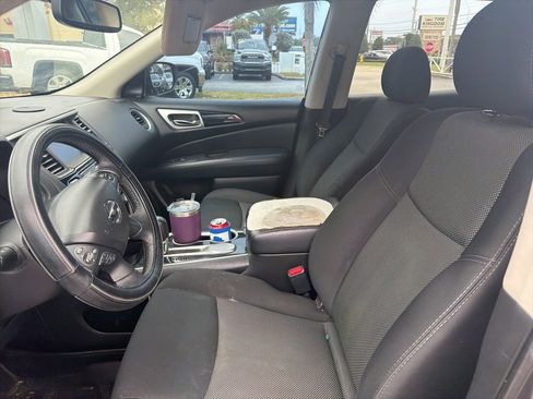 Used 2019 Nissan Pathfinder SV image 12