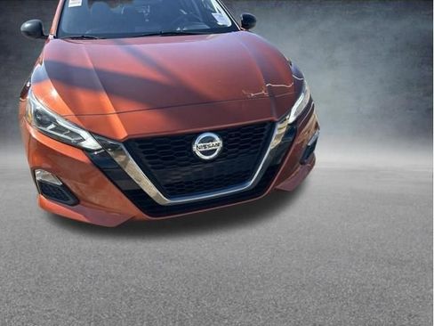 Used 2021 Nissan Altima 2.5 SR FWD image 2