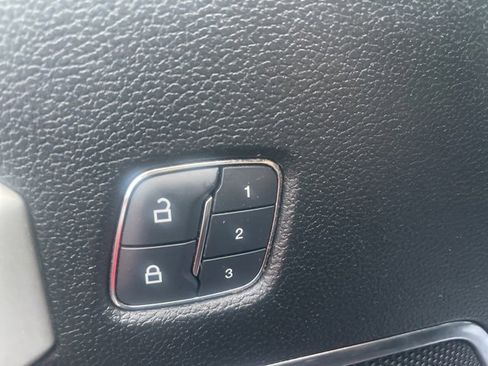 Used 2018 Ford F150 Lariat image 34