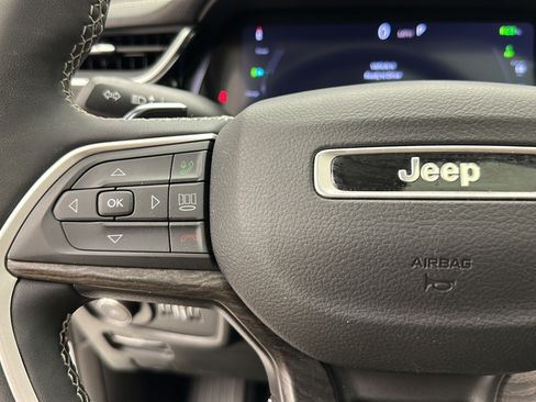 Used 2023 Jeep Grand Cherokee 4WD 4xe image 18