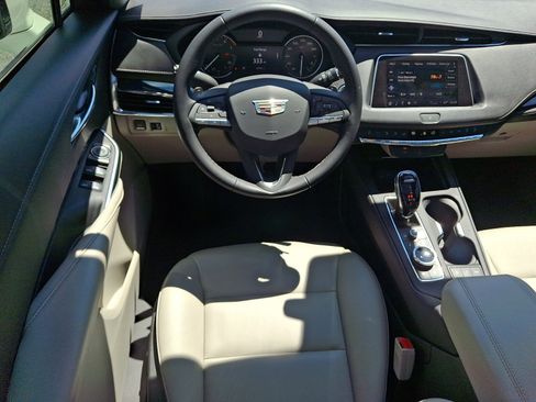 Used 2023 Cadillac XT4 Luxury FWD image 11