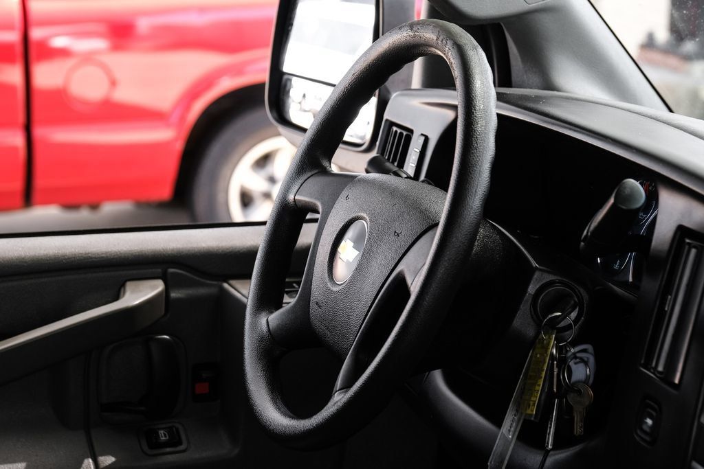 Used 2017 Chevrolet Express 2500 RWD image 10
