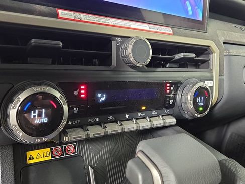 Used 2025 Toyota Tacoma Limited AWD/4WD image 23