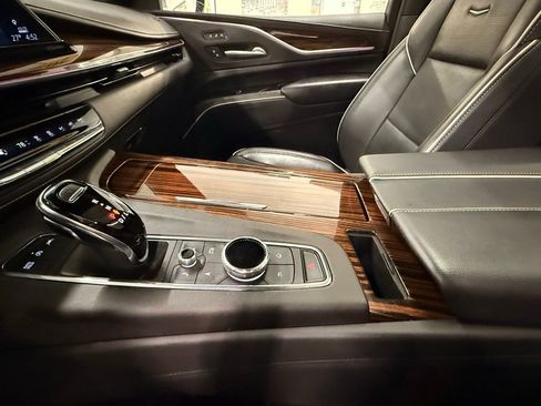 Used 2023 Cadillac Escalade Premium Luxury image 43