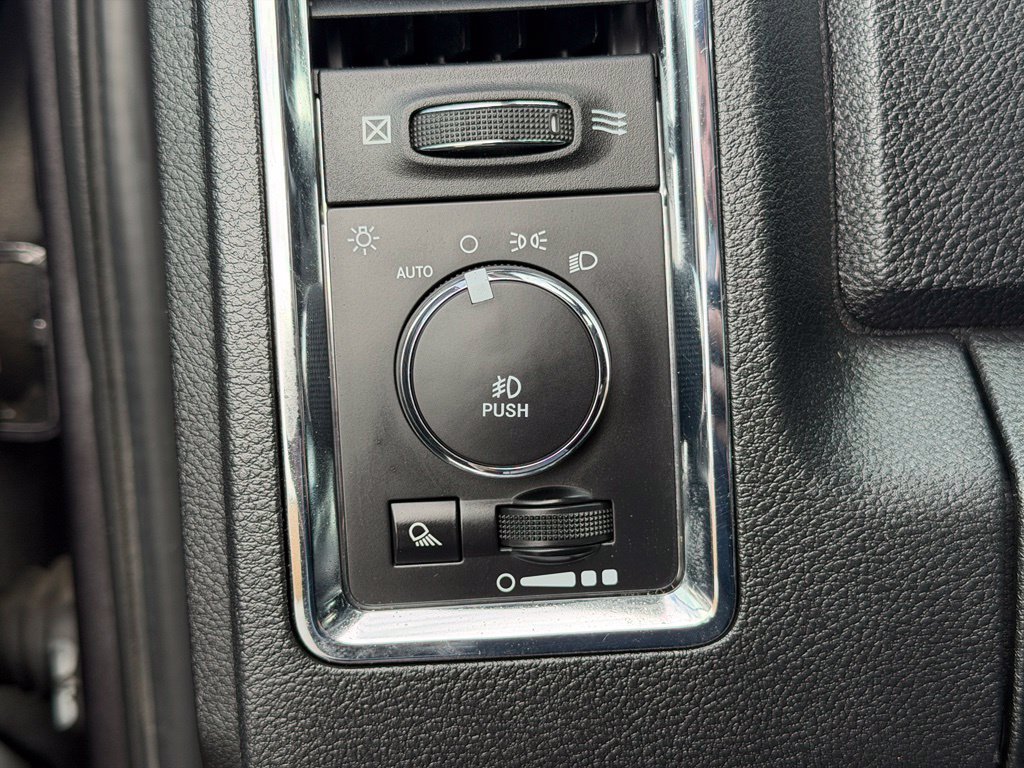 Used 2016 RAM 1500 Laramie AWD/4WD image 12