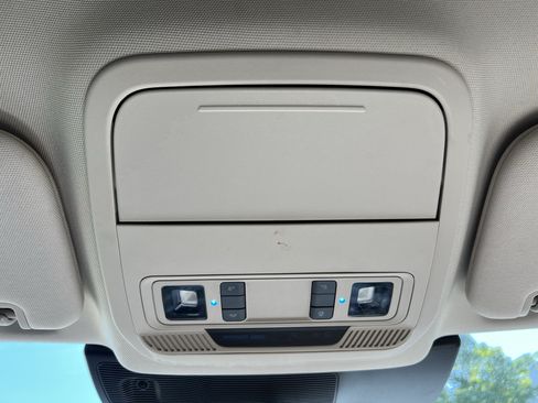 Used 2020 Ford Explorer XLT w/ Equipment Group 202A RWD image 29