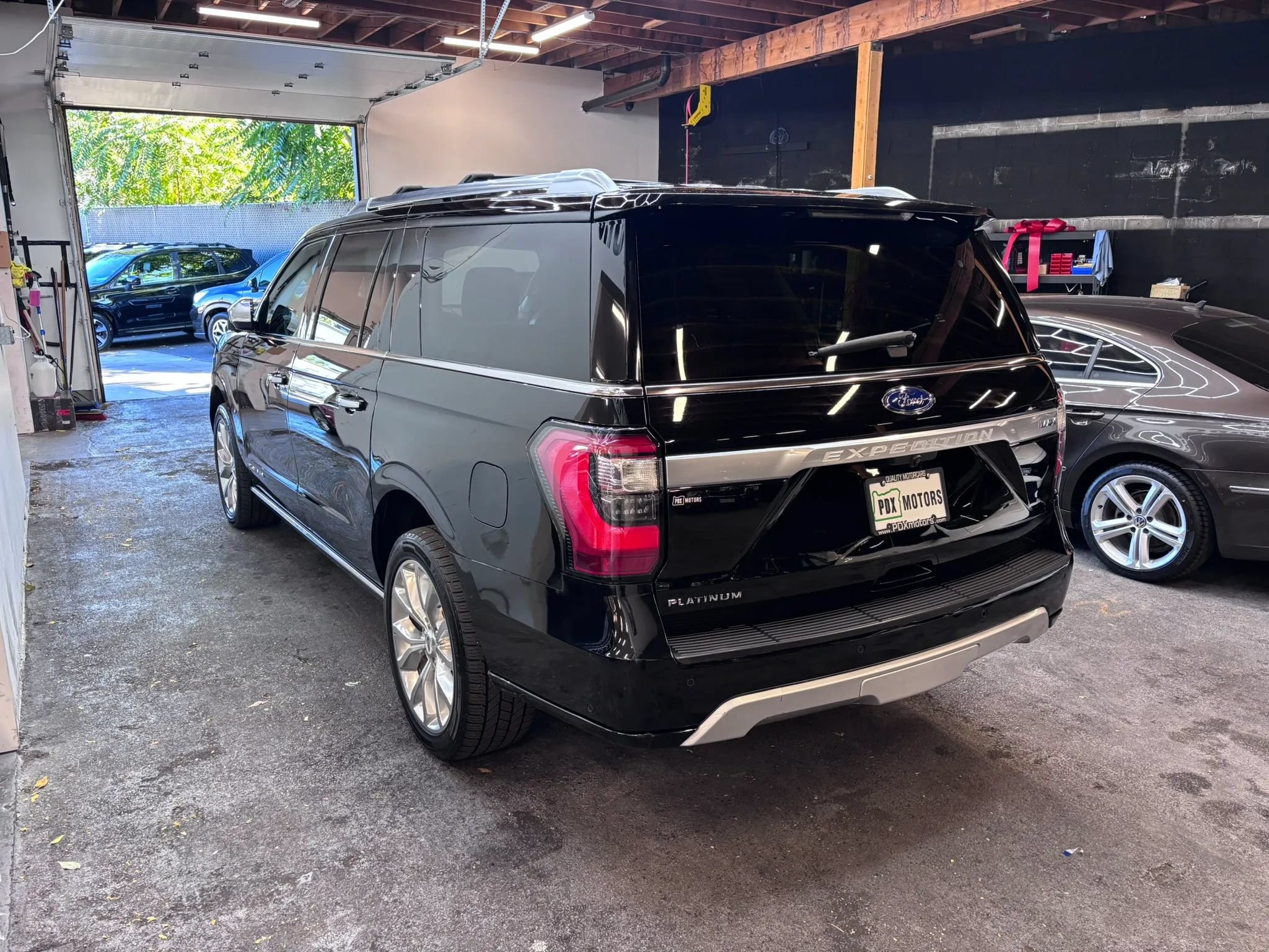 Used 2018 Ford Expedition Max Platinum AWD/4WD image 5