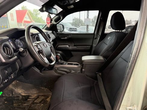 Used 2023 Toyota Tacoma TRD Off-Road AWD/4WD image 5