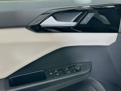 Used 2025 Volkswagen Taos S image 18