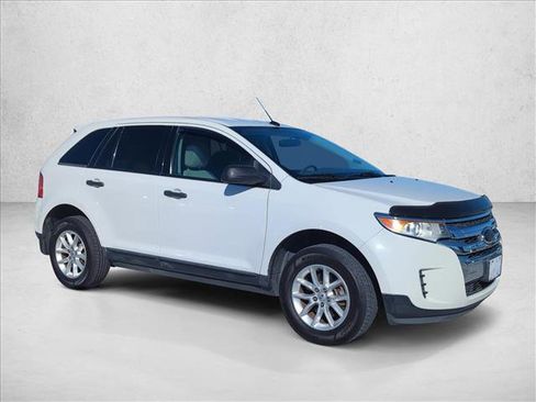 Used 2013 Ford Edge SE image 2