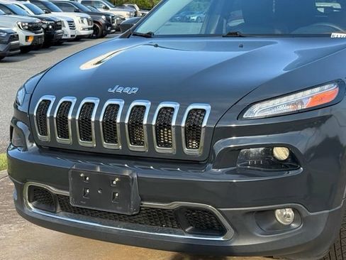 Used 2018 Jeep Cherokee Limited AWD/4WD image 10