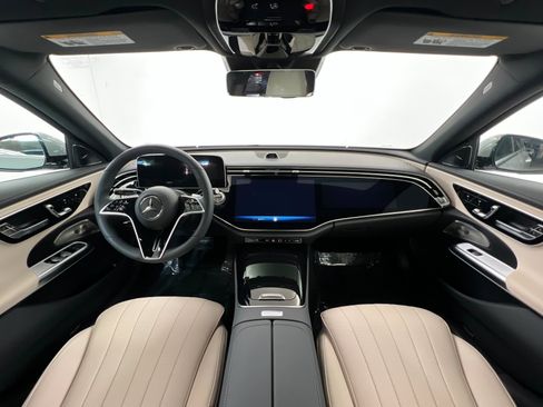 New 2026 Mercedes-Benz E 350 4MATIC Sedan image 9