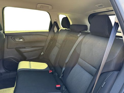 Used 2024 Nissan Rogue SV AWD/4WD image 16