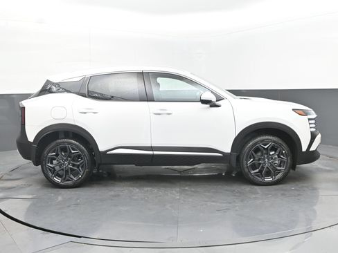 Certified 2025 Nissan Kicks SR FWD image 8