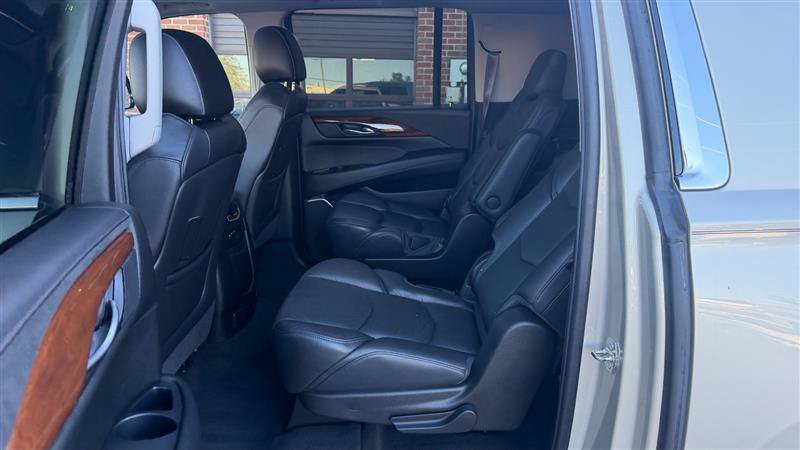Used 2017 Cadillac Escalade ESV Luxury AWD/4WD image 17