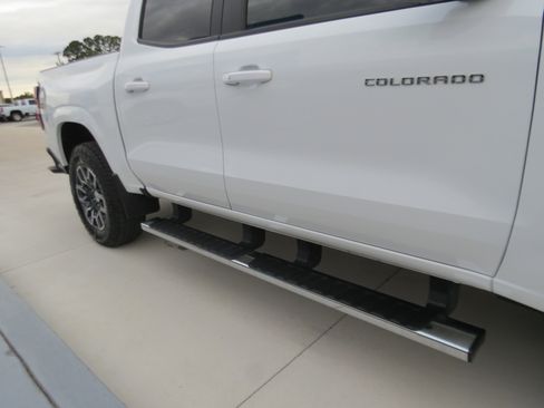 Used 2024 Chevrolet Colorado Z71 w/ Z71 Convenience Package 2 AWD/4WD image 11