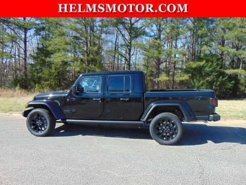 New 2025 Jeep Gladiator Sport image 3