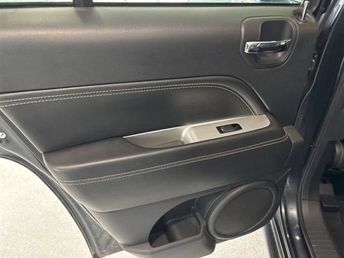 Used 2014 Jeep Compass Latitude FWD image 16