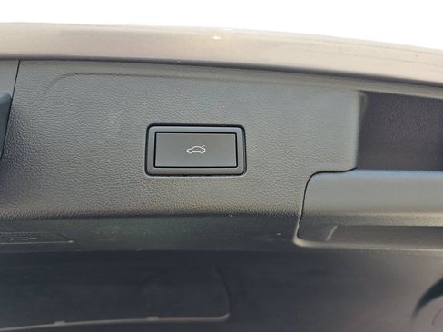 Used 2024 Volkswagen Atlas Cross Sport SE FWD image 32