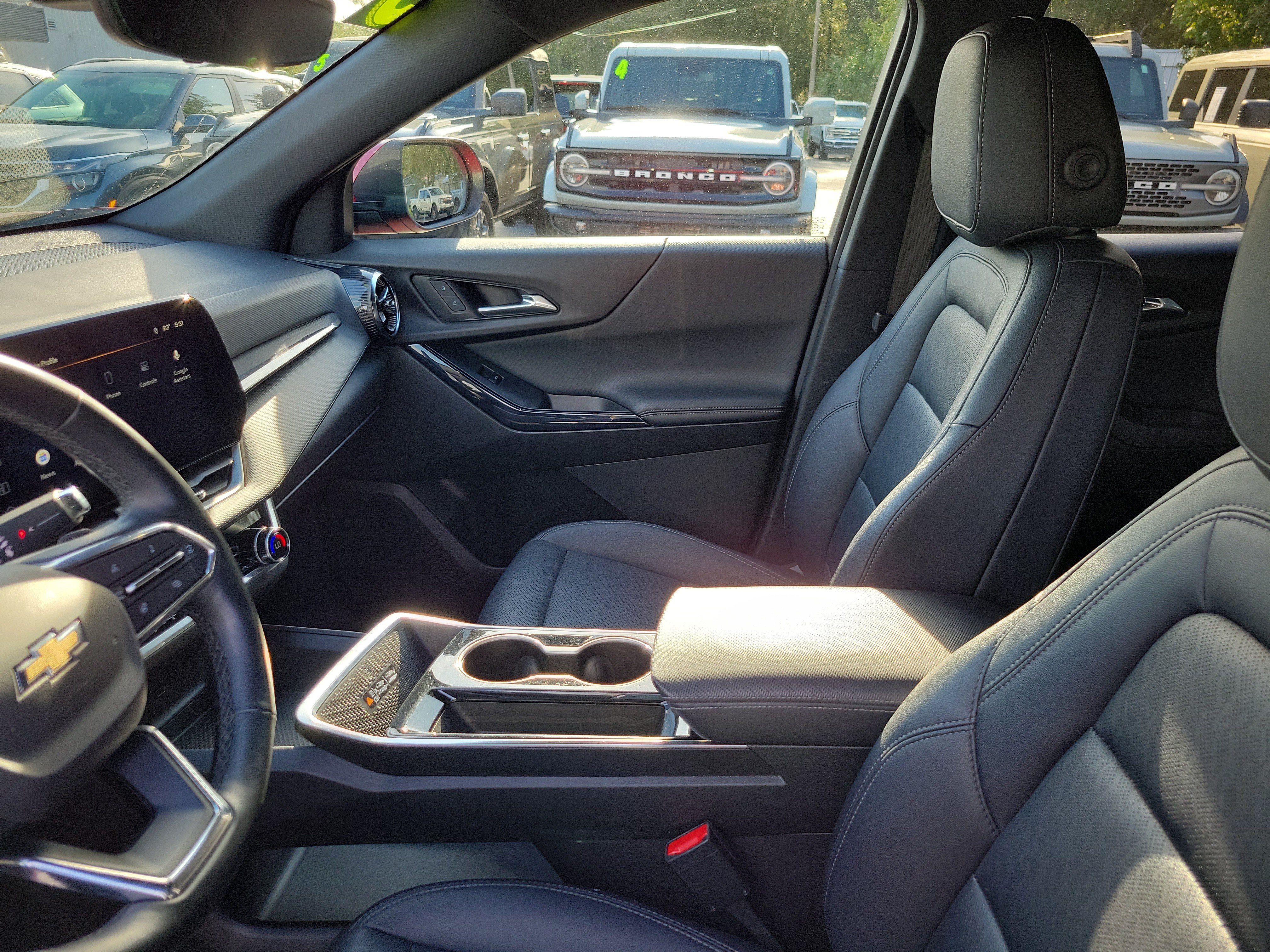 Used 2025 Chevrolet Equinox LT w/ Convenience Package II FWD image 11