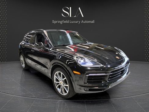 Used 2023 Porsche Cayenne w/ Premium Package AWD/4WD image 1