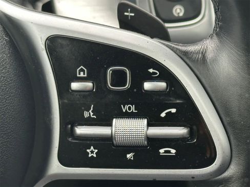 Used 2020 Mercedes-Benz GLB 250 4MATIC w/ Premium Package image 25