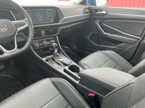 Used 2024 Volkswagen Jetta SE image 30