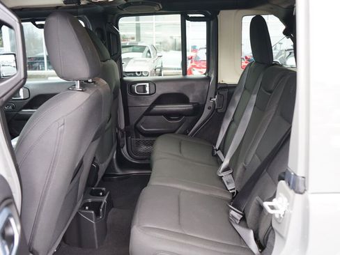 Used 2021 Jeep Wrangler Unlimited Sahara image 9