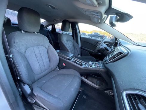 Used 2016 Chrysler 200 Limited image 23